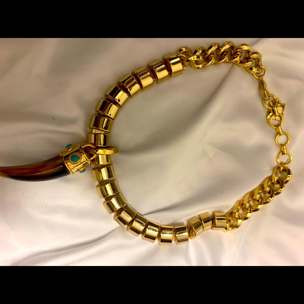 💛💛BCBG Necklace
